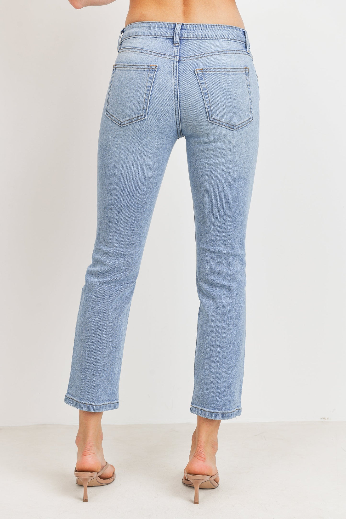 JUST USA KNEE DISTRESSED STRAIGHT LEG JEAN